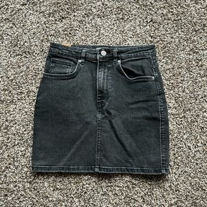 Women’s Zara black denim skirt